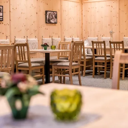 Panzió Glockneralm - Hiking- And Skihotel Exklusively Accessible By Cable Car